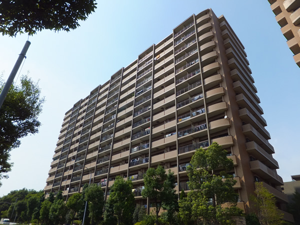 港北ニュータウンイオ6番館の外観