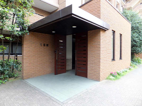 港北ニュータウンイオ6番館の外観