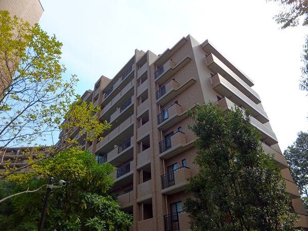 港北ニュータウンイオ5番館の外観