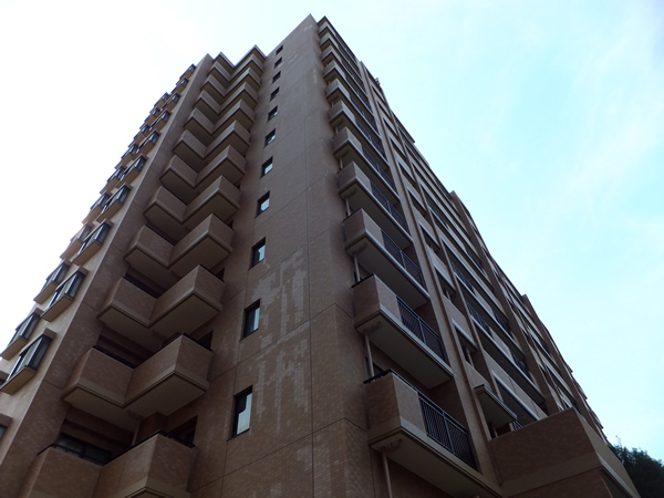 港北ニュータウンイオ5番館の外観