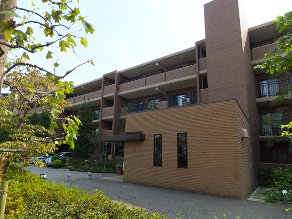 港北ニュータウンイオ４番館の外観