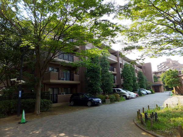 港北ニュータウンイオ４番館の外観