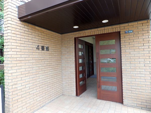 港北ニュータウンイオ４番館の外観