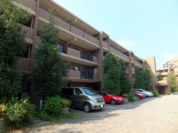 港北ニュータウンイオ４番館の外観