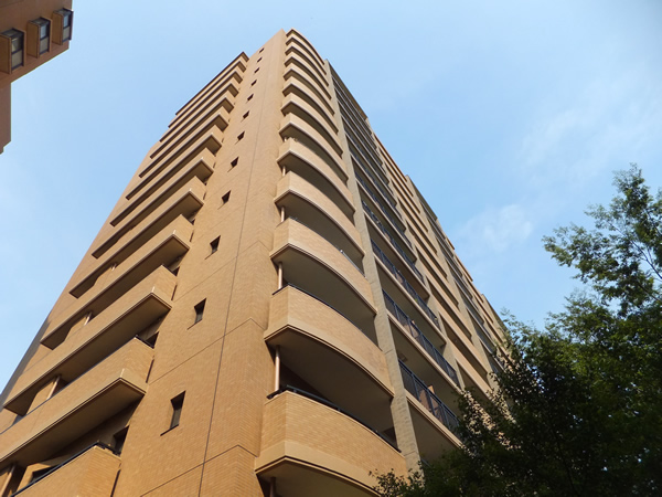 港北ニュータウンイオ2番館の外観