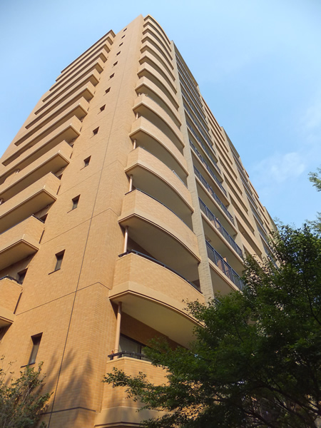 港北ニュータウンイオ2番館の外観