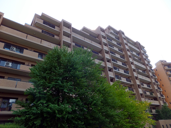 港北ニュータウンイオ2番館の外観