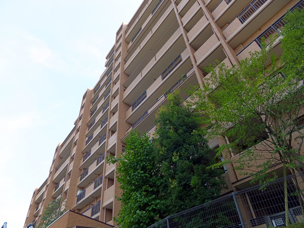 港北ニュータウンイオ2番館の外観