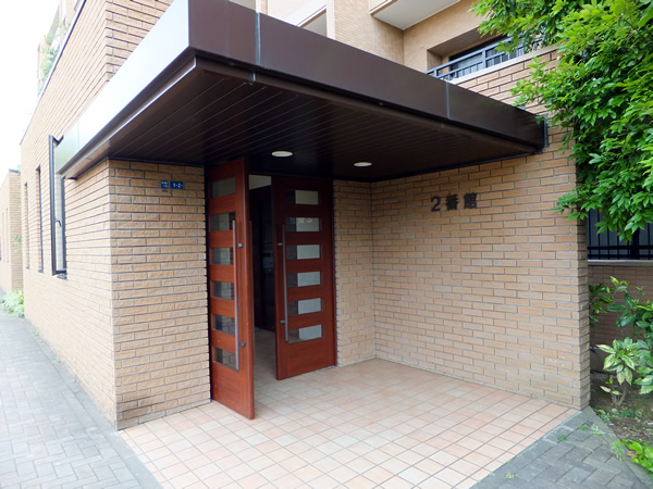 港北ニュータウンイオ2番館の外観