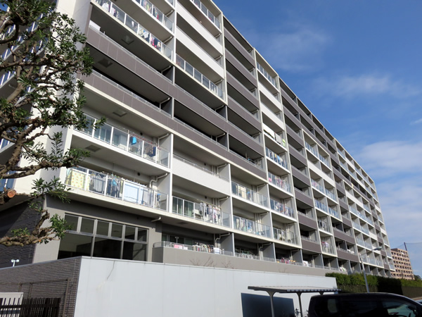 ライオンズ小田急相模原アクアルーナの外観