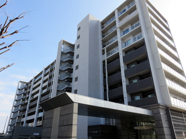 ライオンズ小田急相模原アクアルーナの外観