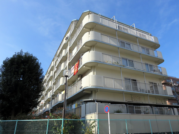 相模台サンハイツの外観