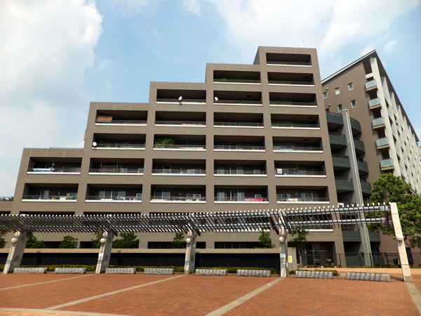 港北ニュータウンレフリアパークアネシスイーストコートの外観