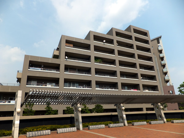 港北ニュータウンレフリアパークアネシスイーストコートの外観