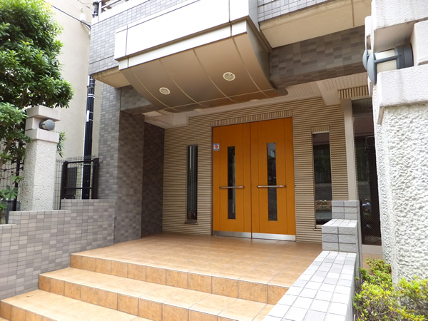 ルシオン仲町台の外観