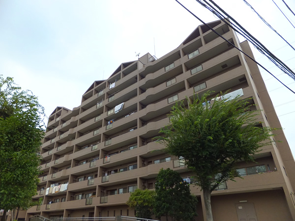 ヒルズアスパイア2号棟の外観