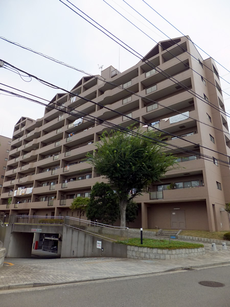 ヒルズアスパイア2号棟の外観