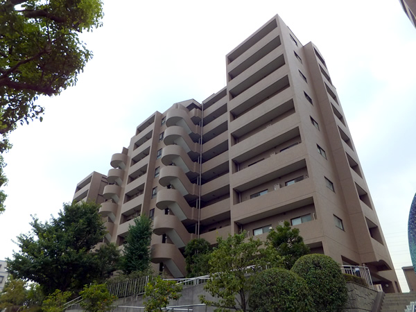 ヒルズアスパイア2号棟の外観