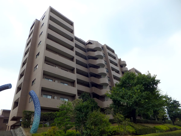 ヒルズアスパイア1号棟の外観