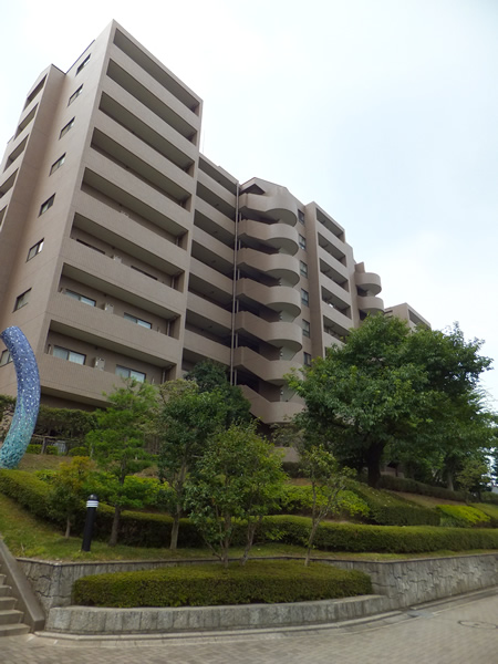 ヒルズアスパイア1号棟の外観