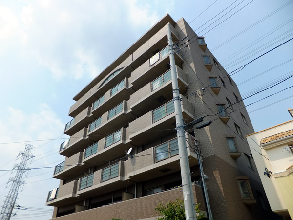 アドリーム仲町台の外観