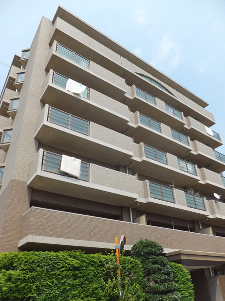 アドリーム仲町台の外観