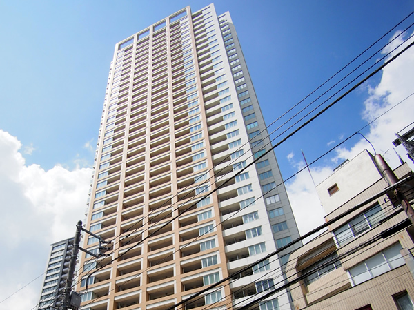 グランドターミナルタワー本八幡の外観