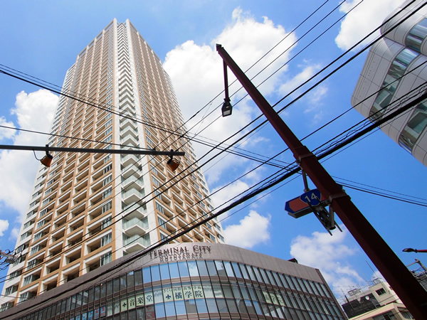 グランドターミナルタワー本八幡の外観