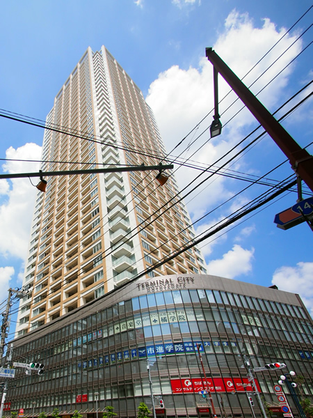 グランドターミナルタワー本八幡の外観