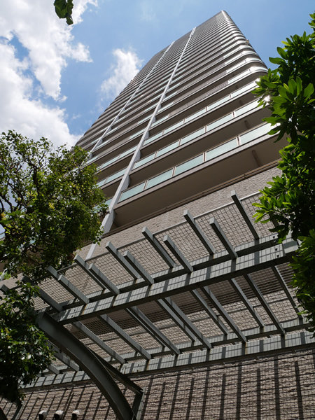 ステーションフロントタワーの外観