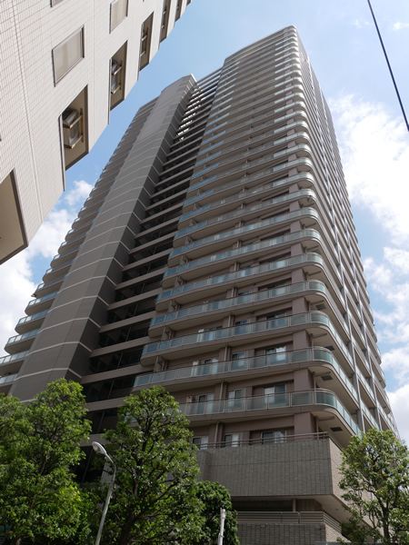 ステーションフロントタワーの外観