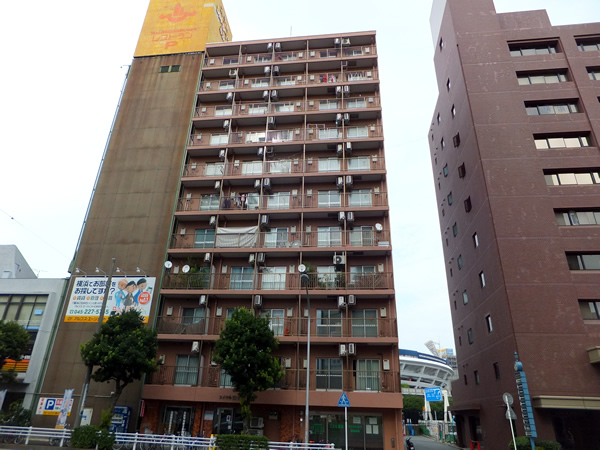 ロイヤル関内の外観