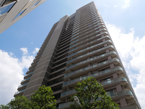 ステーションフロントタワーの外観