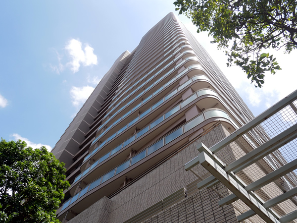 ステーションフロントタワーの外観