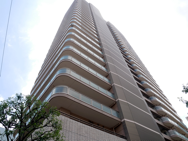 ステーションフロントタワーの外観