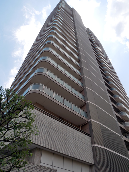 ステーションフロントタワーの外観