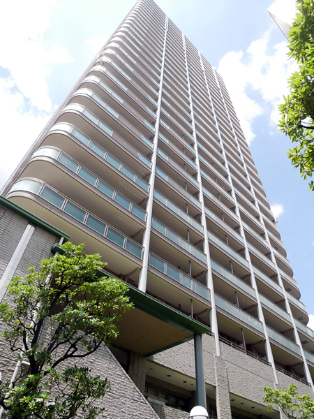 ステーションフロントタワーの外観