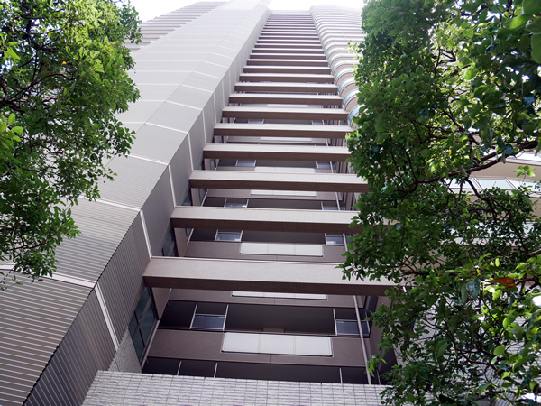 ステーションフロントタワーの外観