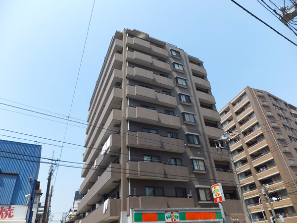 リブゼ横浜ベイスクエアの外観