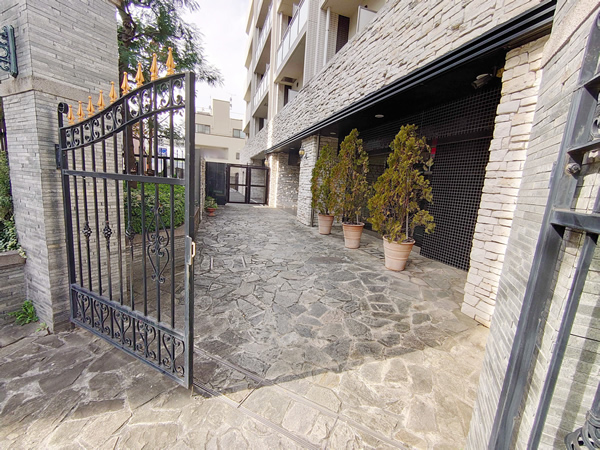 グローベル新大久保マスターズゲートの外観