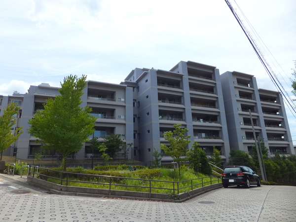 ドレッセあざみ野コリーナコートの外観