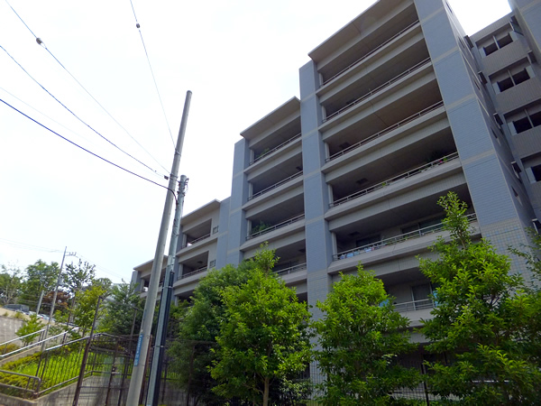 ドレッセあざみ野コリーナコートの外観