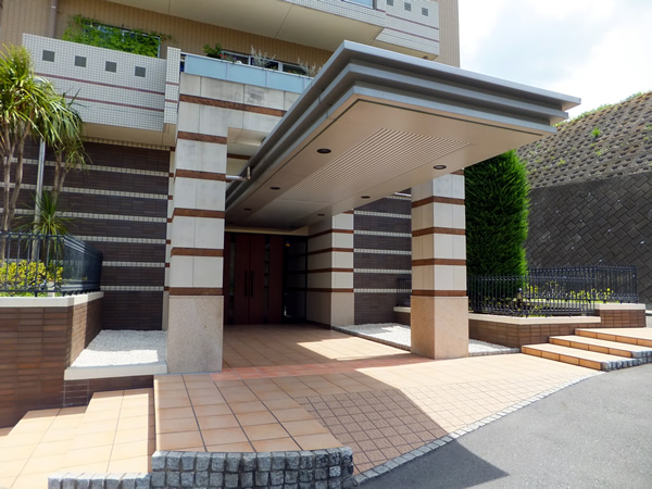 ミオカステーロあざみ野南の外観