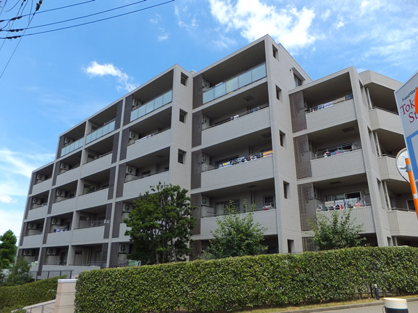 ドレッセ荏田北フォーネの外観