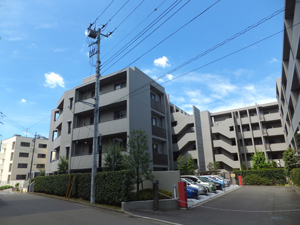 ドレッセ荏田北フォーネの外観