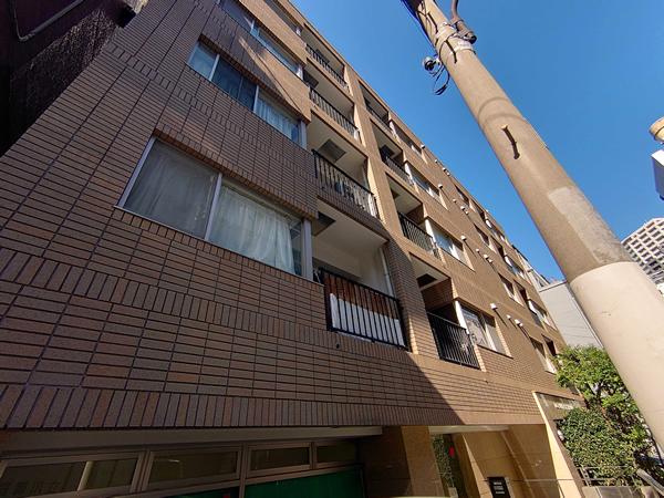 デュオスカーラ西新宿の外観