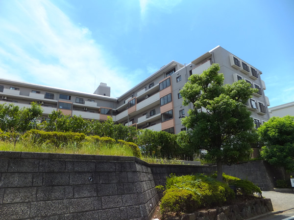 江田ロビニアの外観