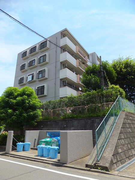 江田ロビニアの外観