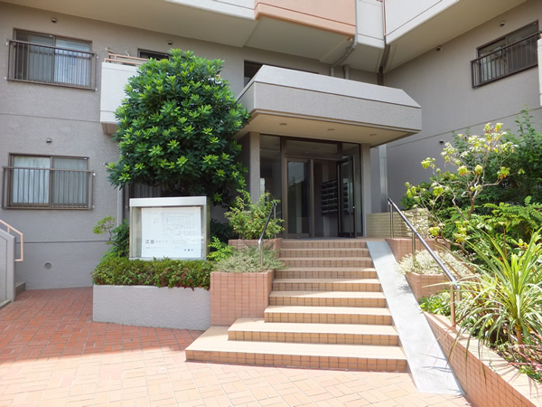 江田ロビニアの外観