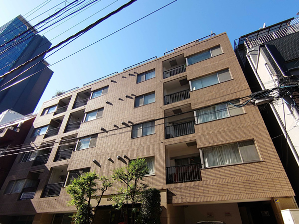 デュオスカーラ西新宿の外観